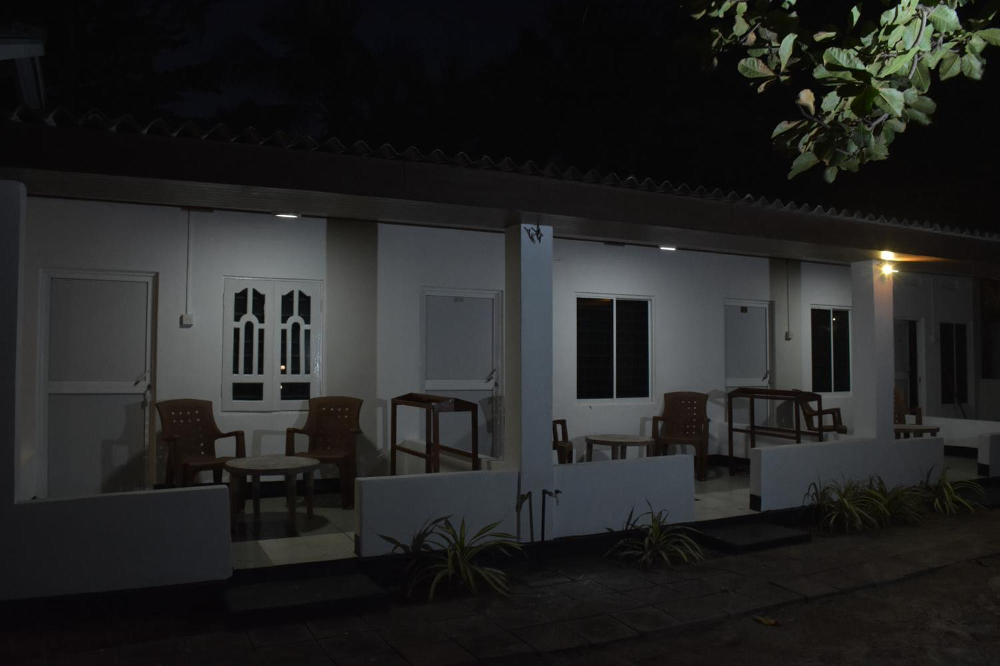 French Garden Regish Guest House ตรินโคมาลี ภายนอก รูปภาพ
