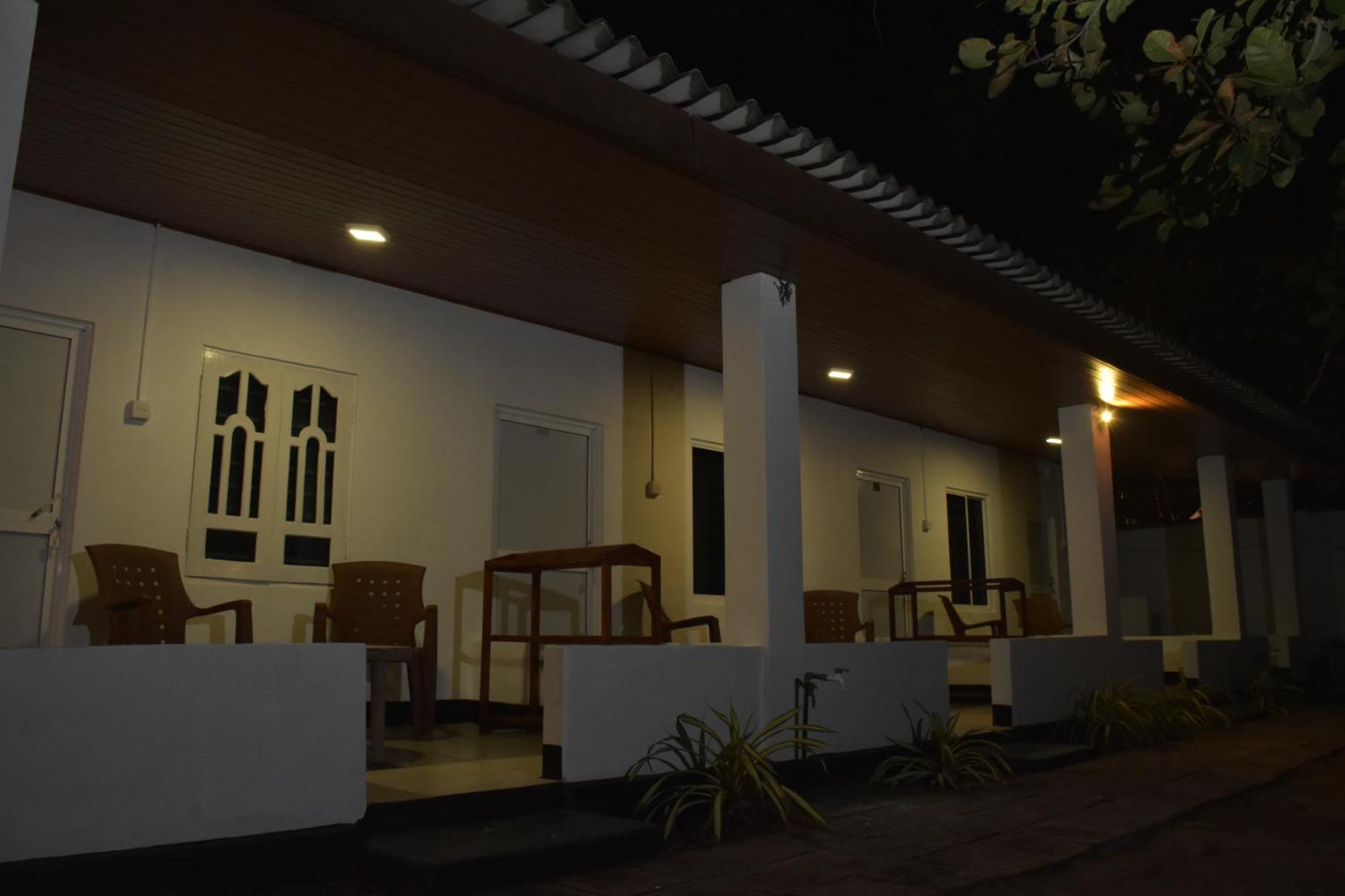 French Garden Regish Guest House ตรินโคมาลี ภายนอก รูปภาพ